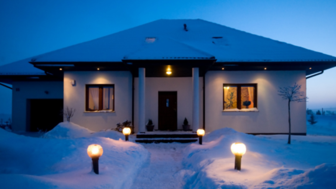 Navigating Winter Home Purchases: Overcoming 5 Challenges